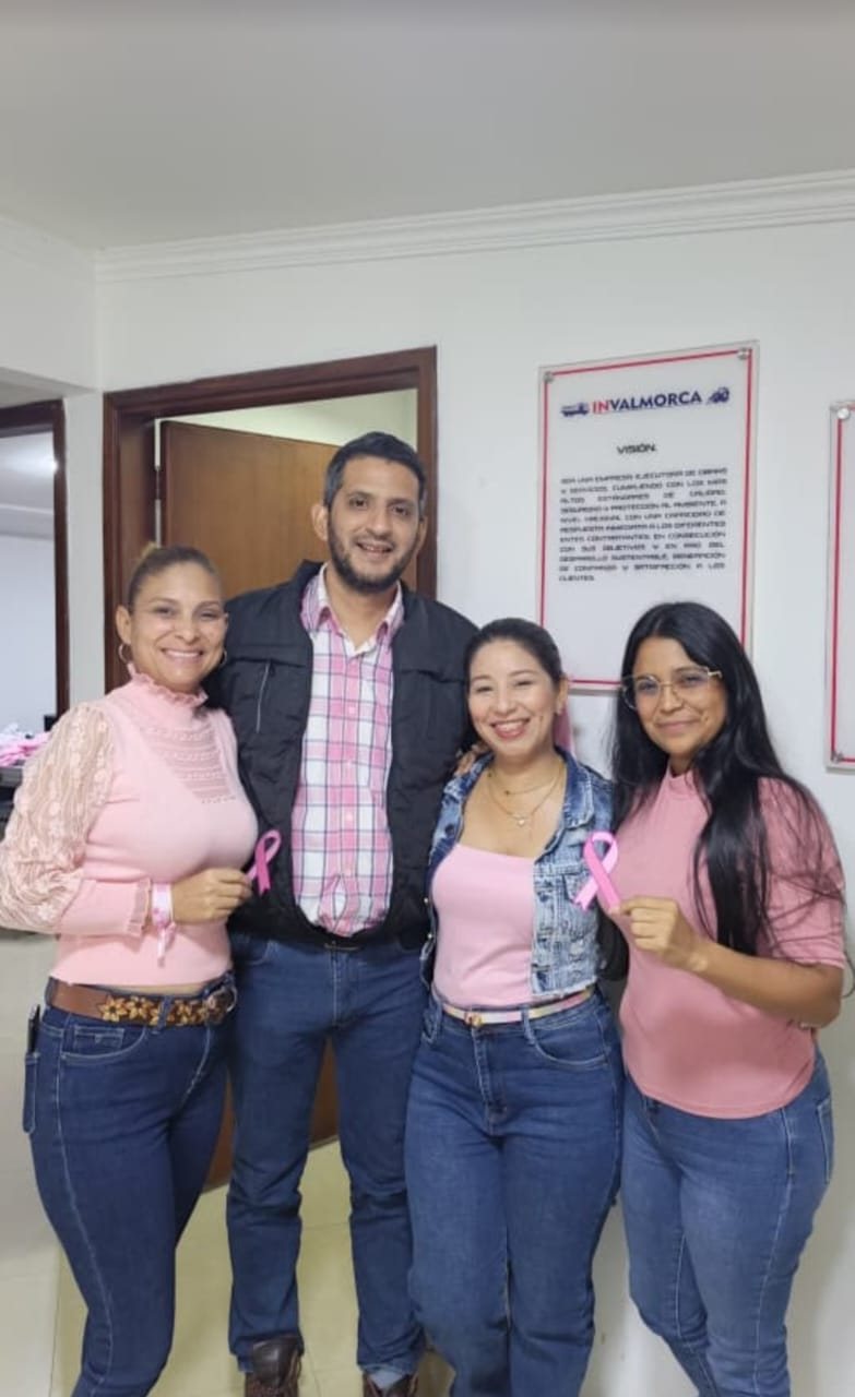 Personal administrativo de INVALMORCA en la oficina de Mene Grande